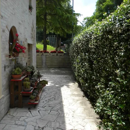 La Casa Di Lucy Bed & Breakfast *